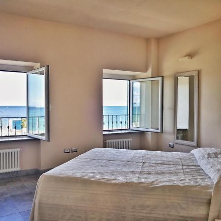Appartamento Deluxe Con Terrazza Sul Mare Savona Bagian luar foto