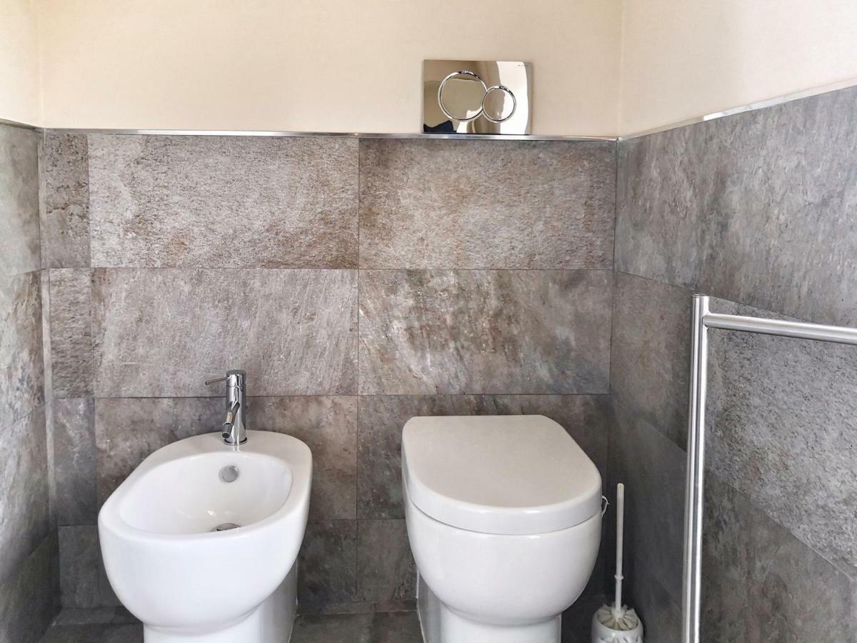 Appartamento Deluxe Con Terrazza Sul Mare Savona Bagian luar foto