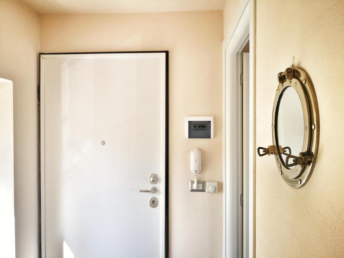 Appartamento Deluxe Con Terrazza Sul Mare Savona Bagian luar foto