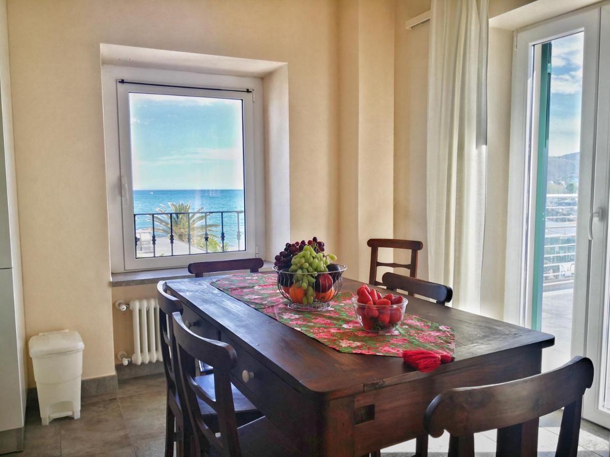 Appartamento Deluxe Con Terrazza Sul Mare Savona Bagian luar foto