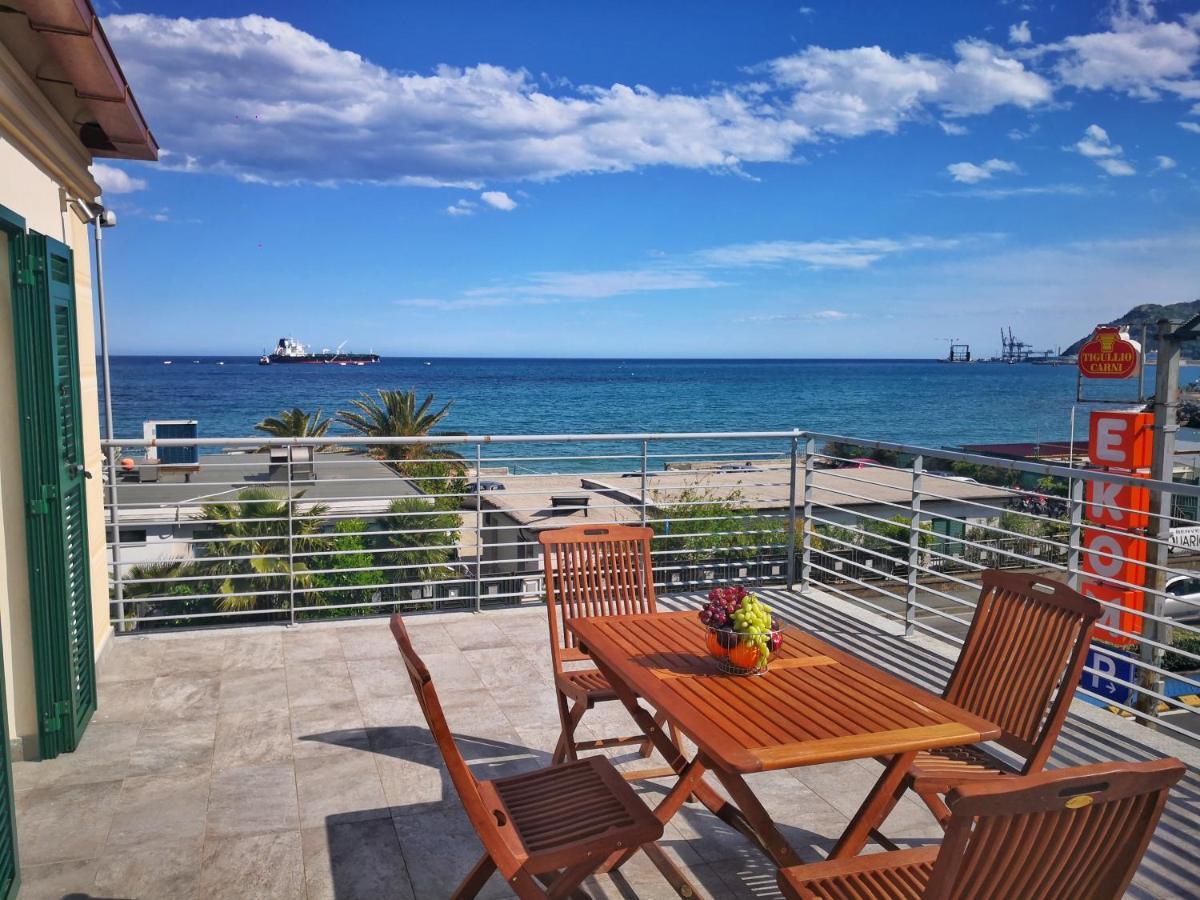 Appartamento Deluxe Con Terrazza Sul Mare Savona Bagian luar foto