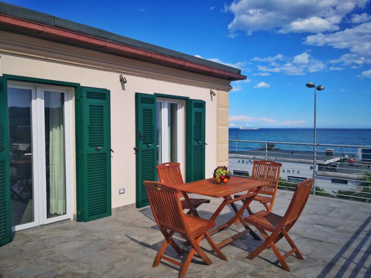 Appartamento Deluxe Con Terrazza Sul Mare Savona Bagian luar foto