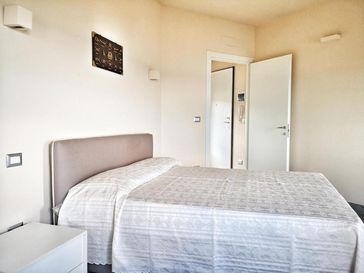 Appartamento Deluxe Con Terrazza Sul Mare Savona Bagian luar foto