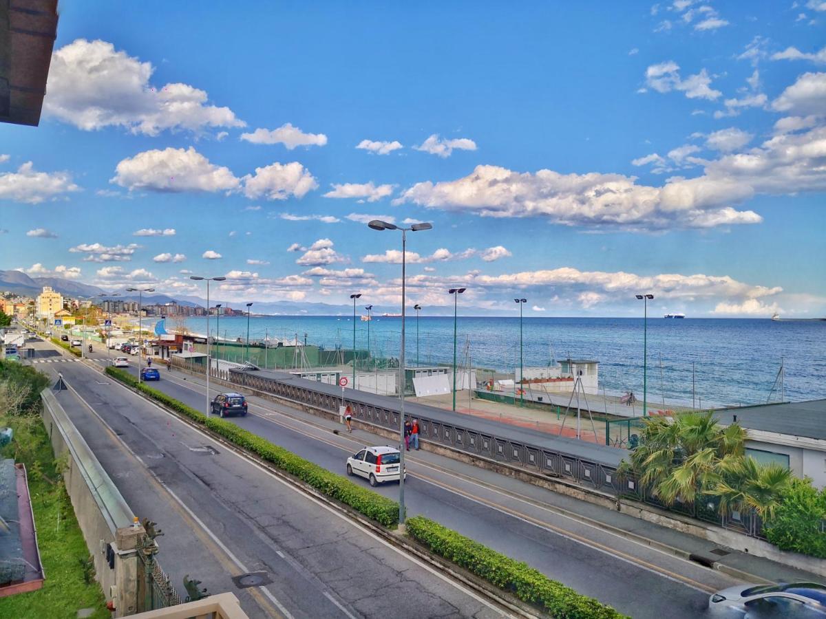 Appartamento Deluxe Con Terrazza Sul Mare Savona Bagian luar foto